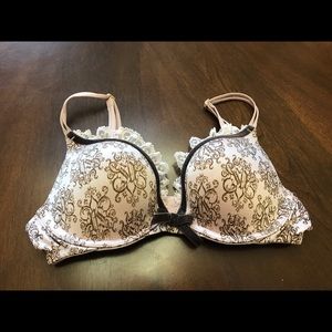 VICTORIAS SECRET BRA SZ 32B!  BNWT!  PRETTY!